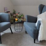 Therapiezimmer_Stuhl_beide_02